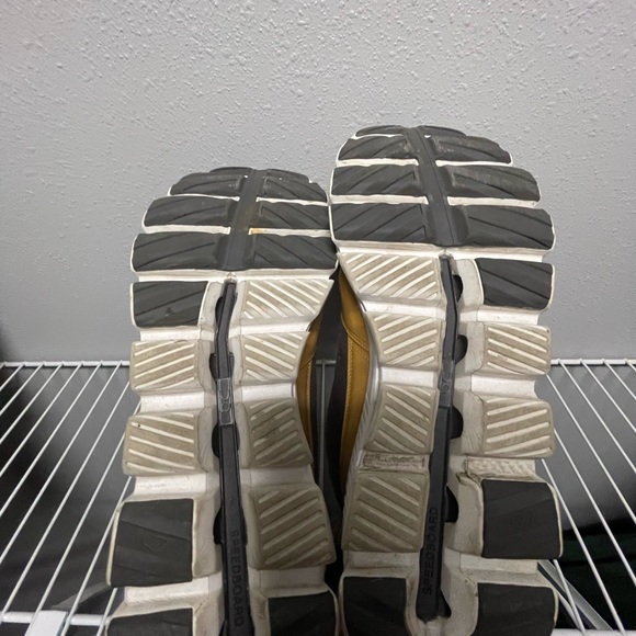 On cloud performance boots - Picture 2 of 7